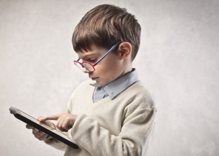دلایل وابستگی کودکان و نوجوانان به فضای مجازی چیست؟